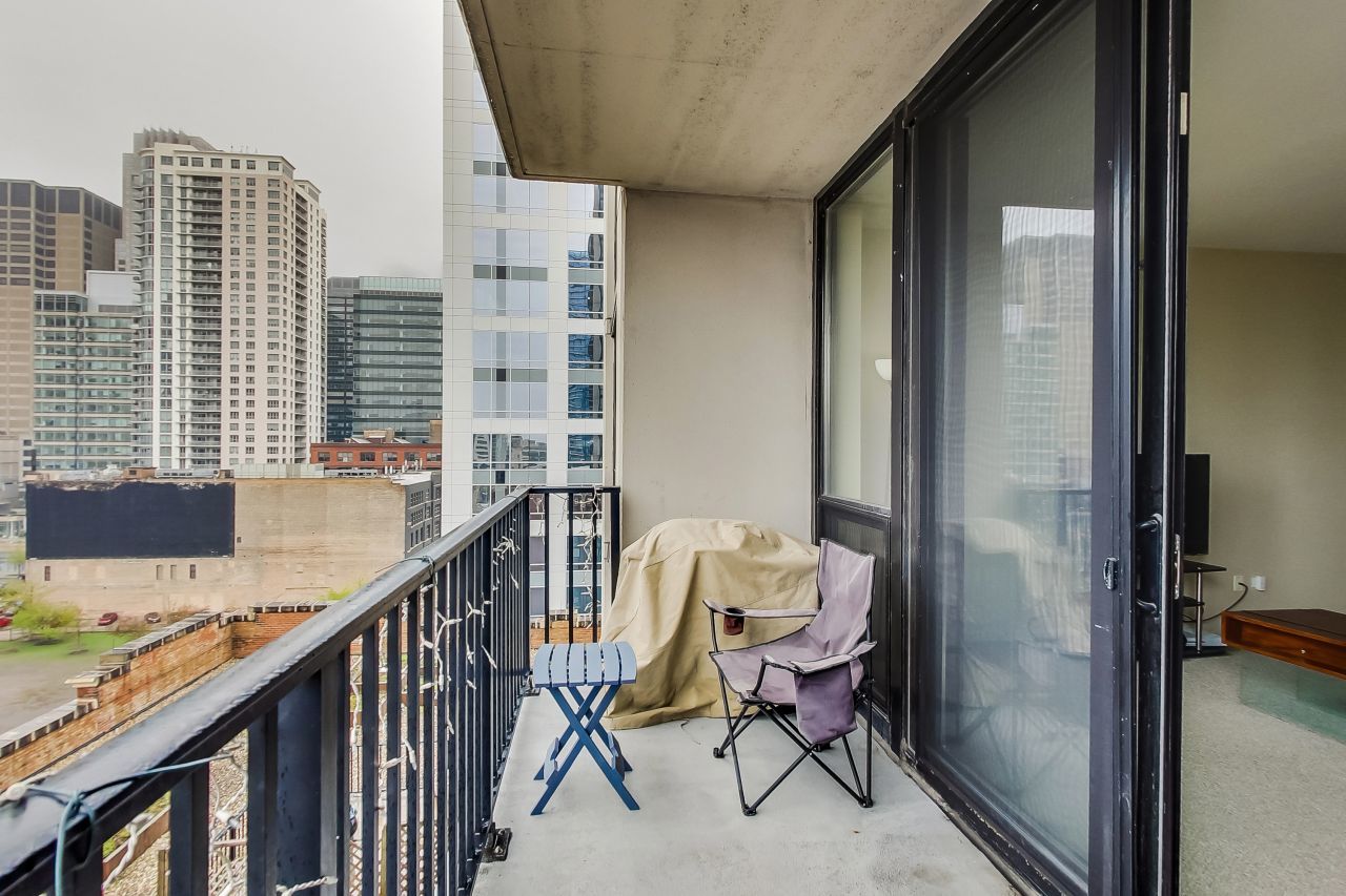 210 S Desplaines Street Unit: 803