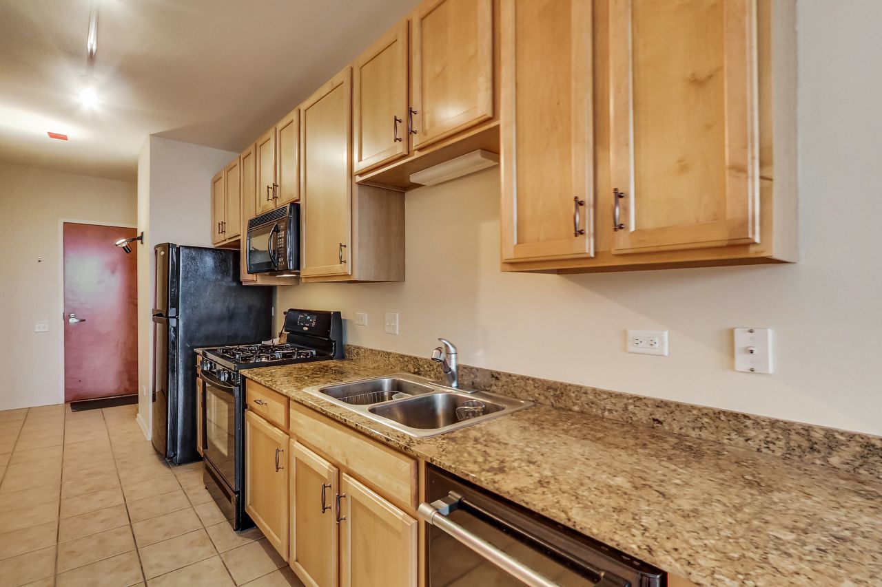 210 S Desplaines Street Unit: 803