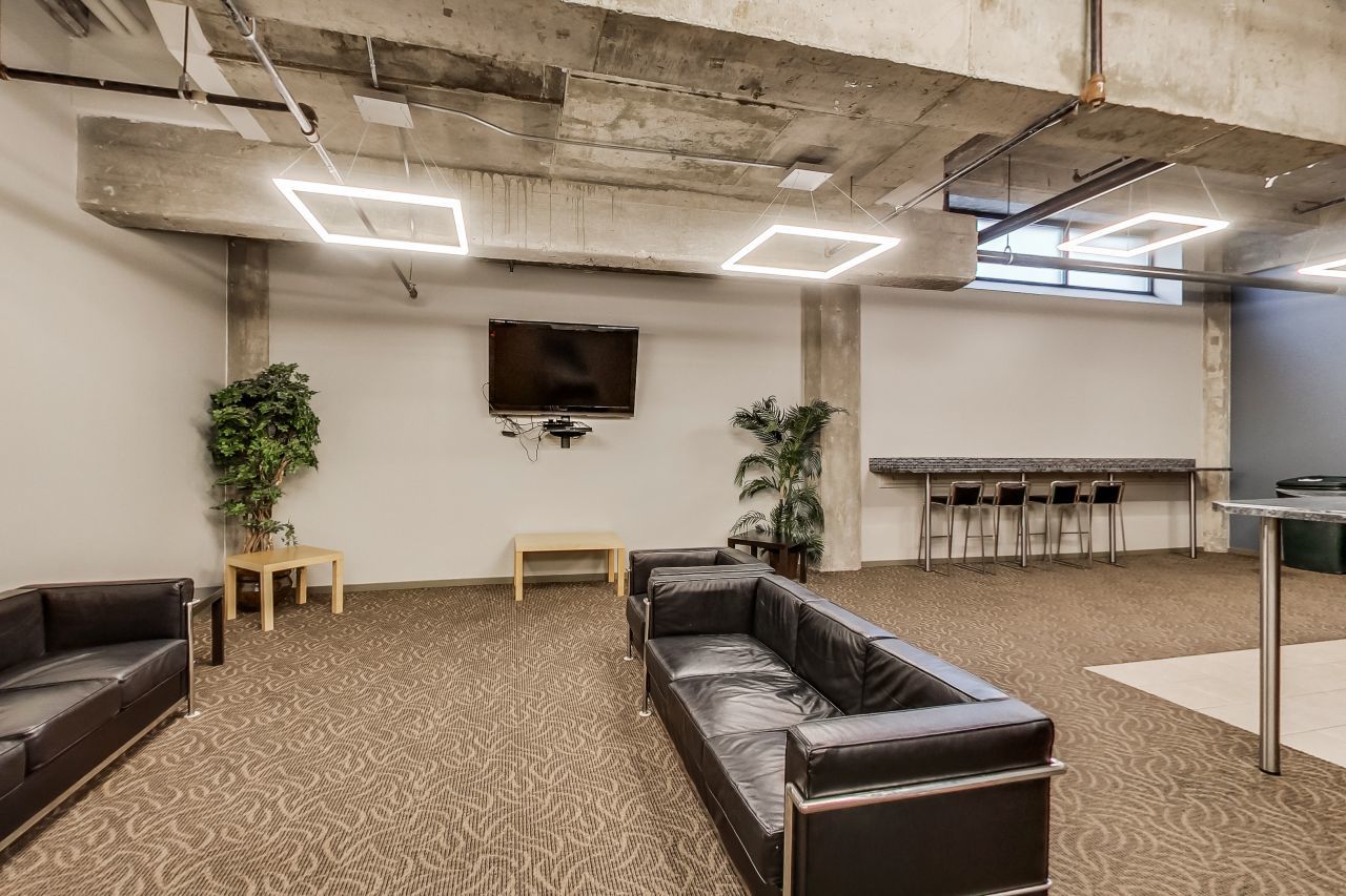 210 S Desplaines Street Unit: 803