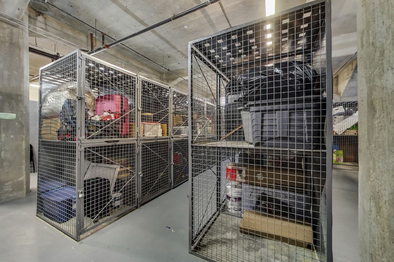 210 S Desplaines Street Unit: 803