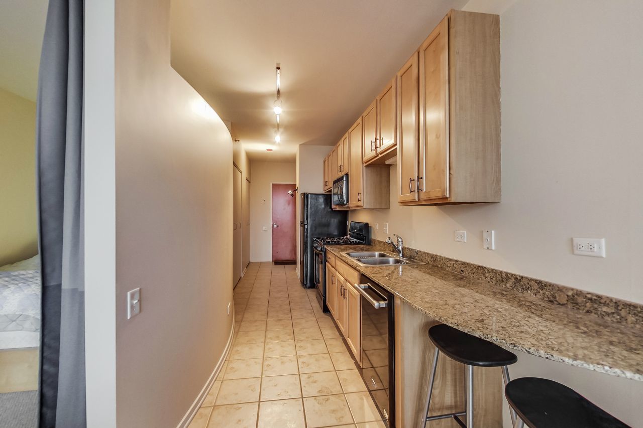 210 S Desplaines Street Unit: 803