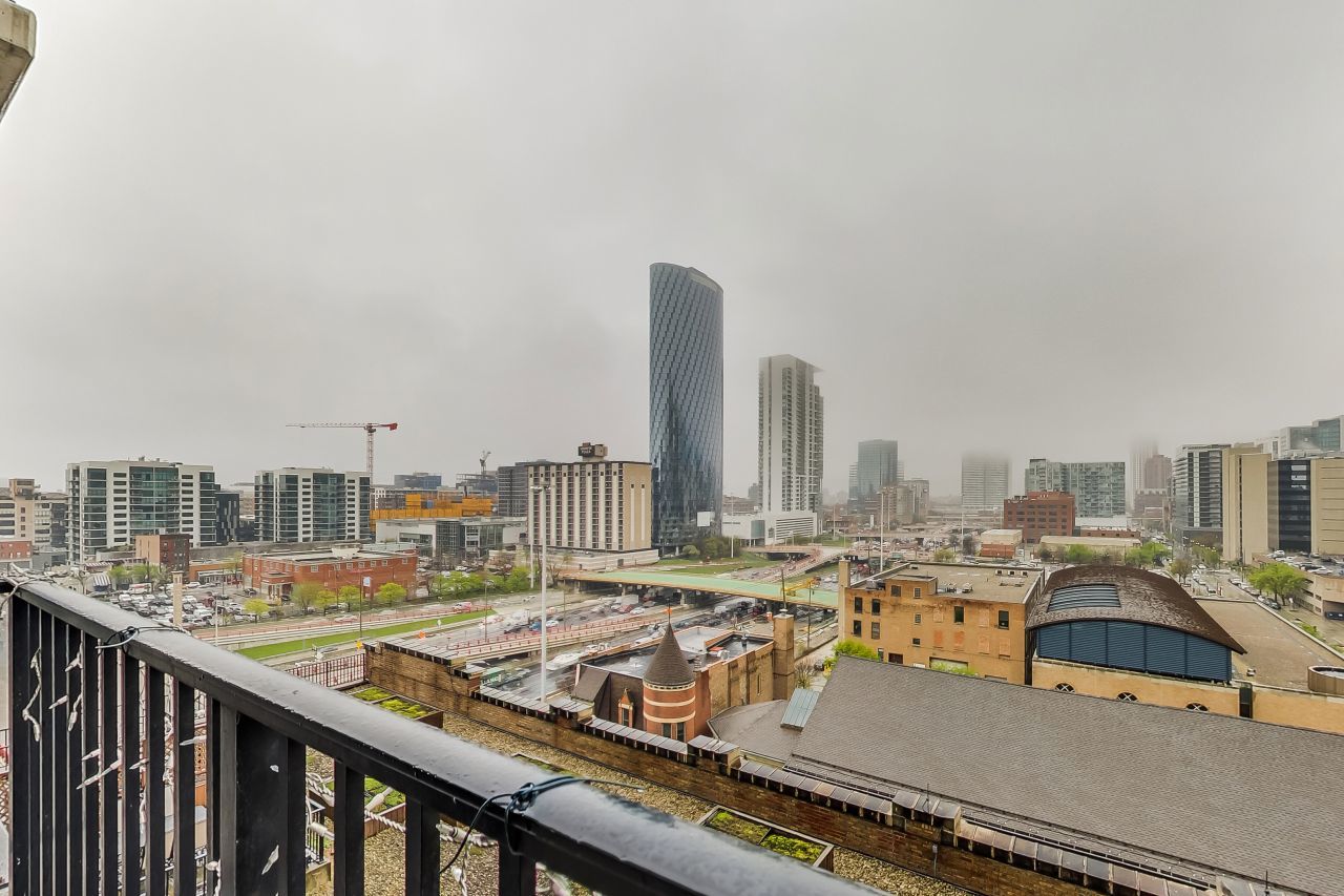 210 S Desplaines Street Unit: 803