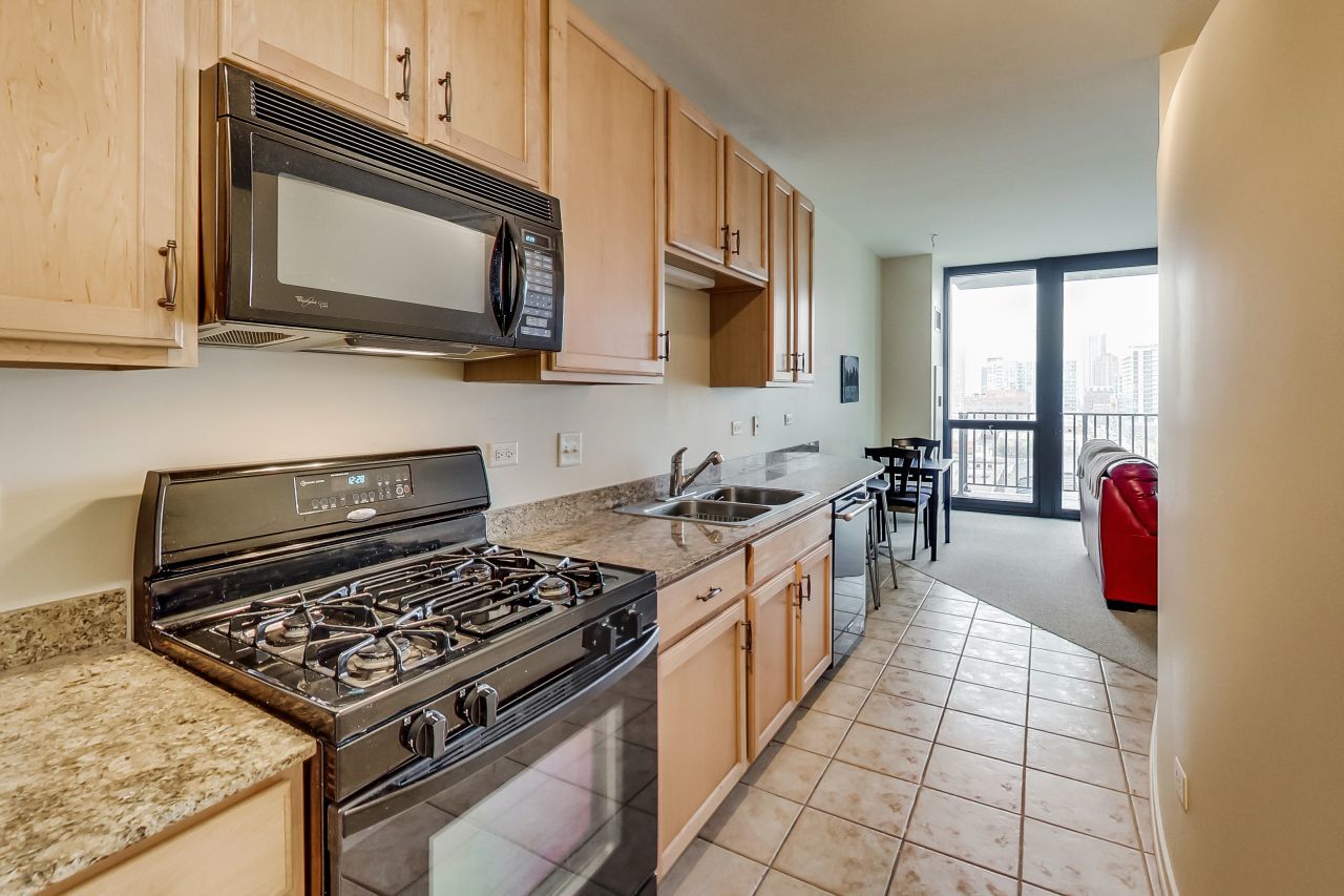 210 S Desplaines Street Unit: 803