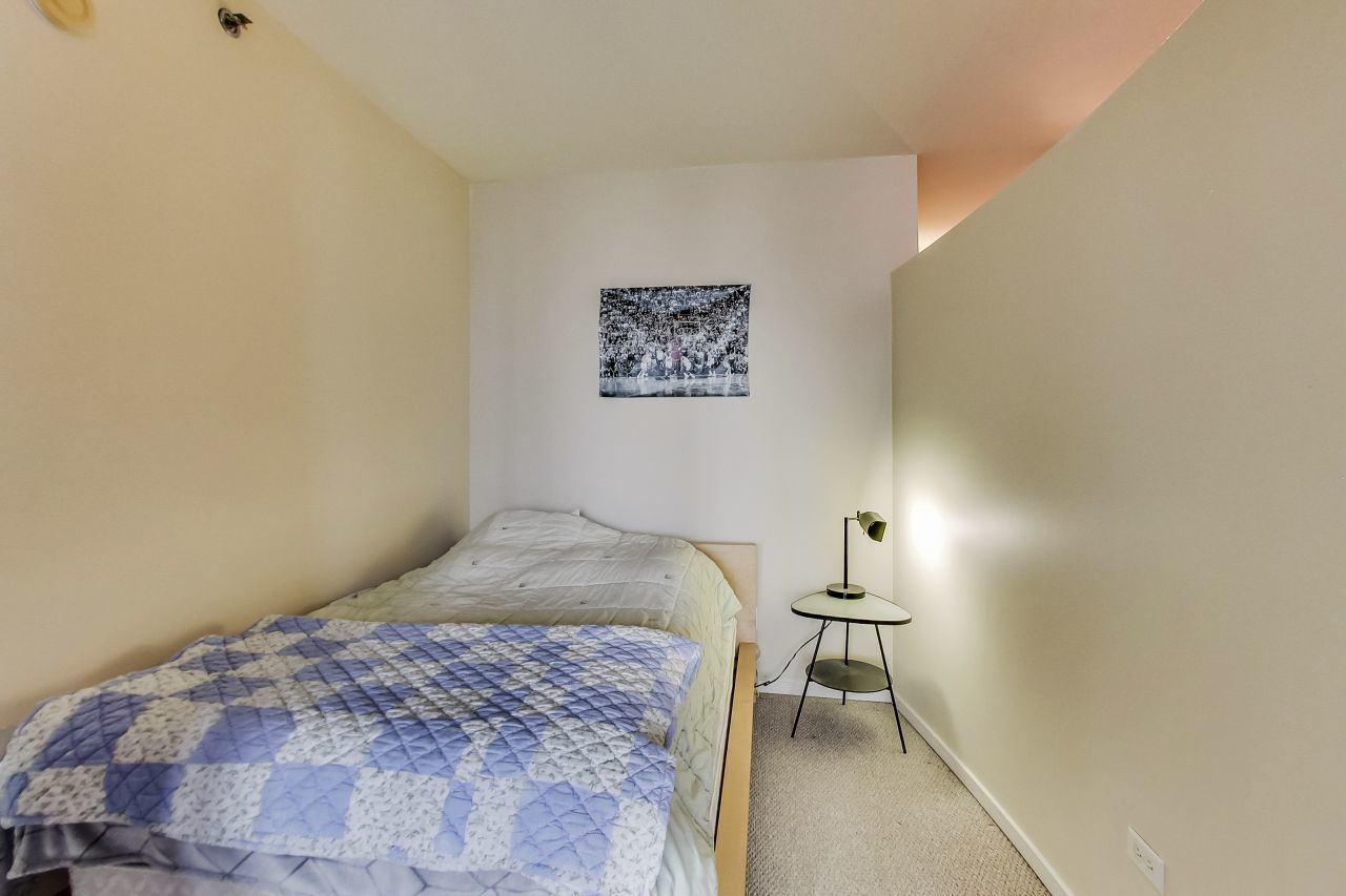 210 S Desplaines Street Unit: 803