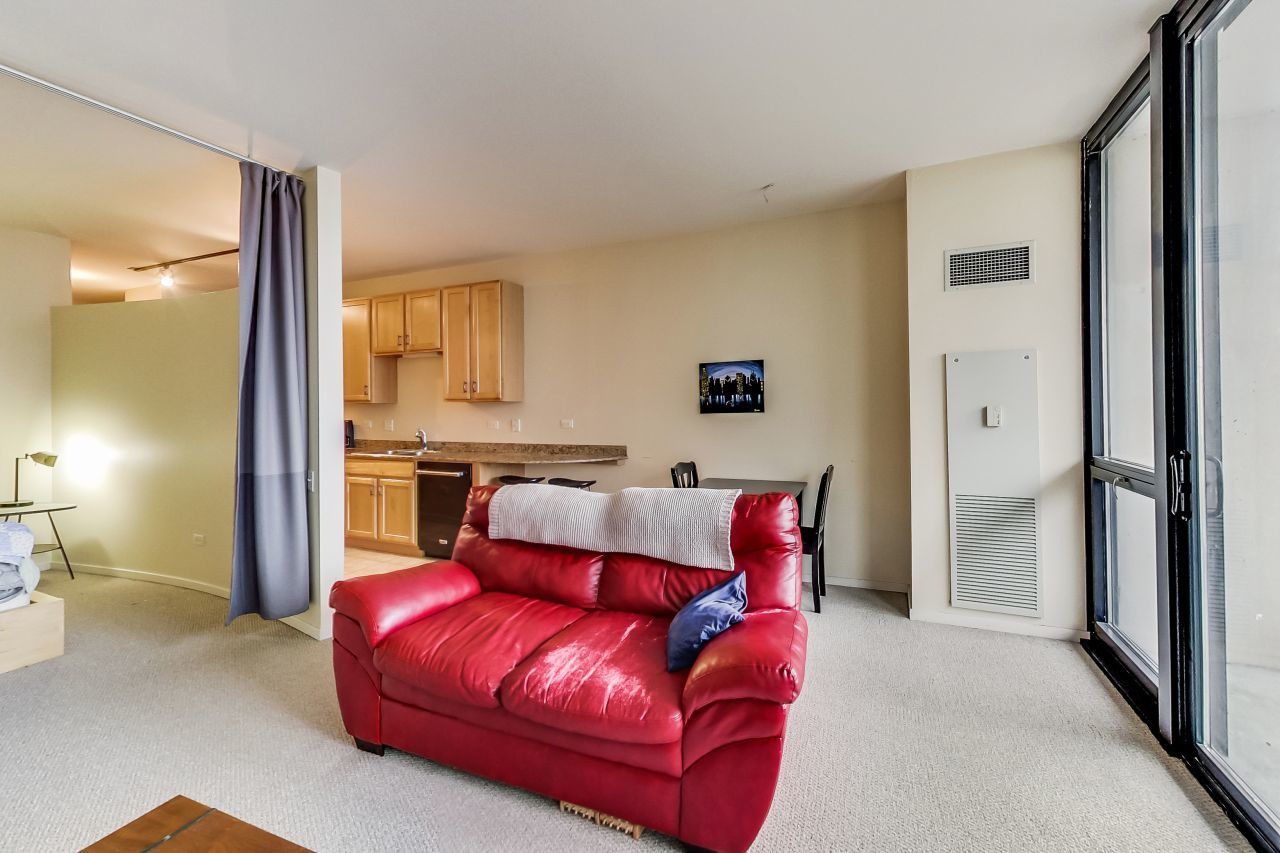 210 S Desplaines Street Unit: 803