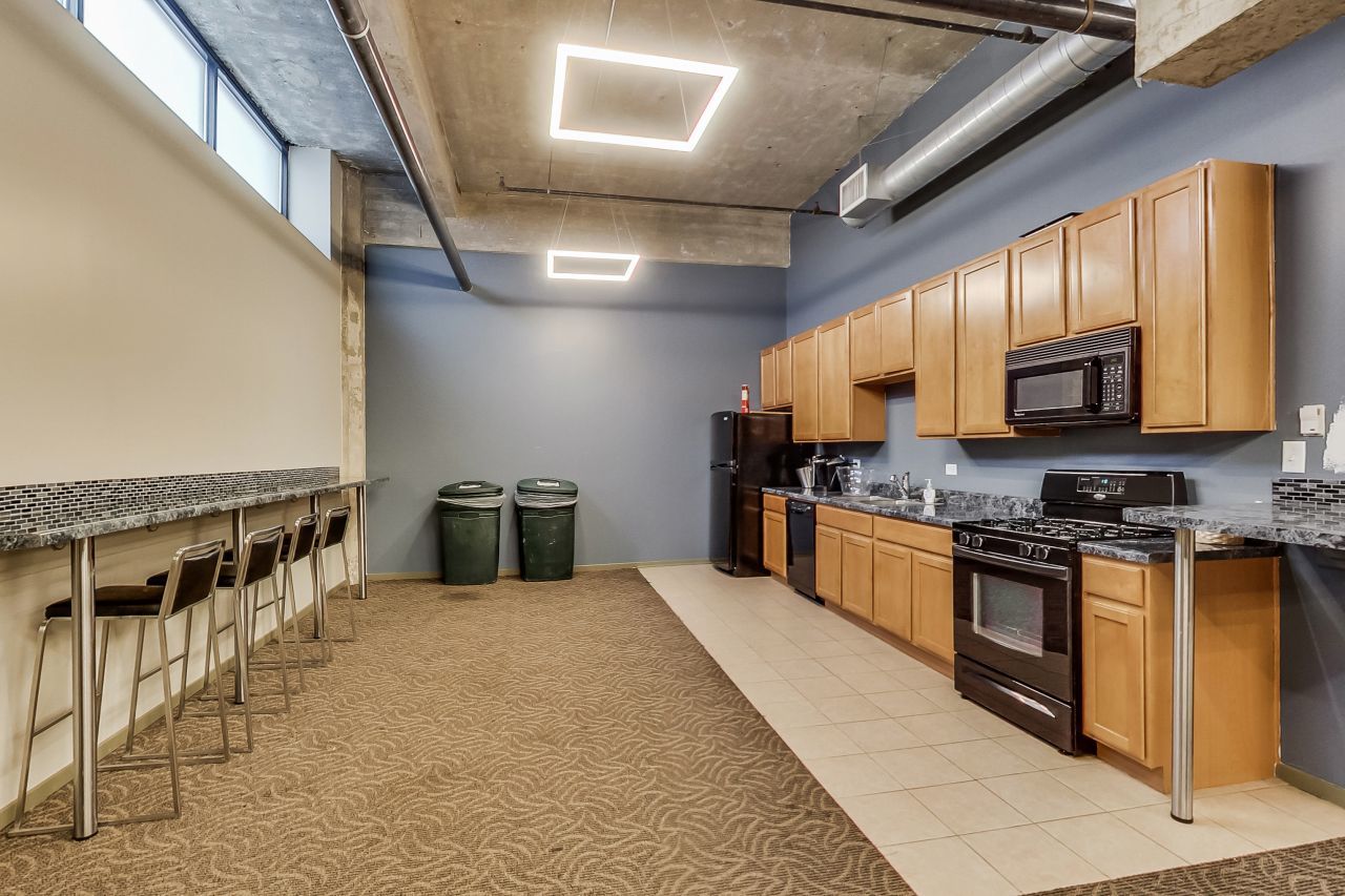 210 S Desplaines Street Unit: 803