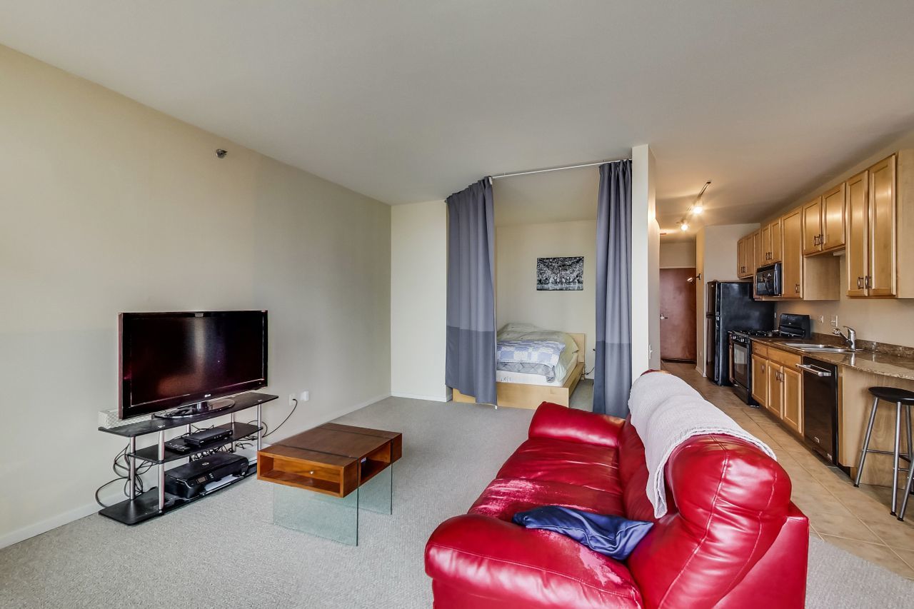 210 S Desplaines Street Unit: 803