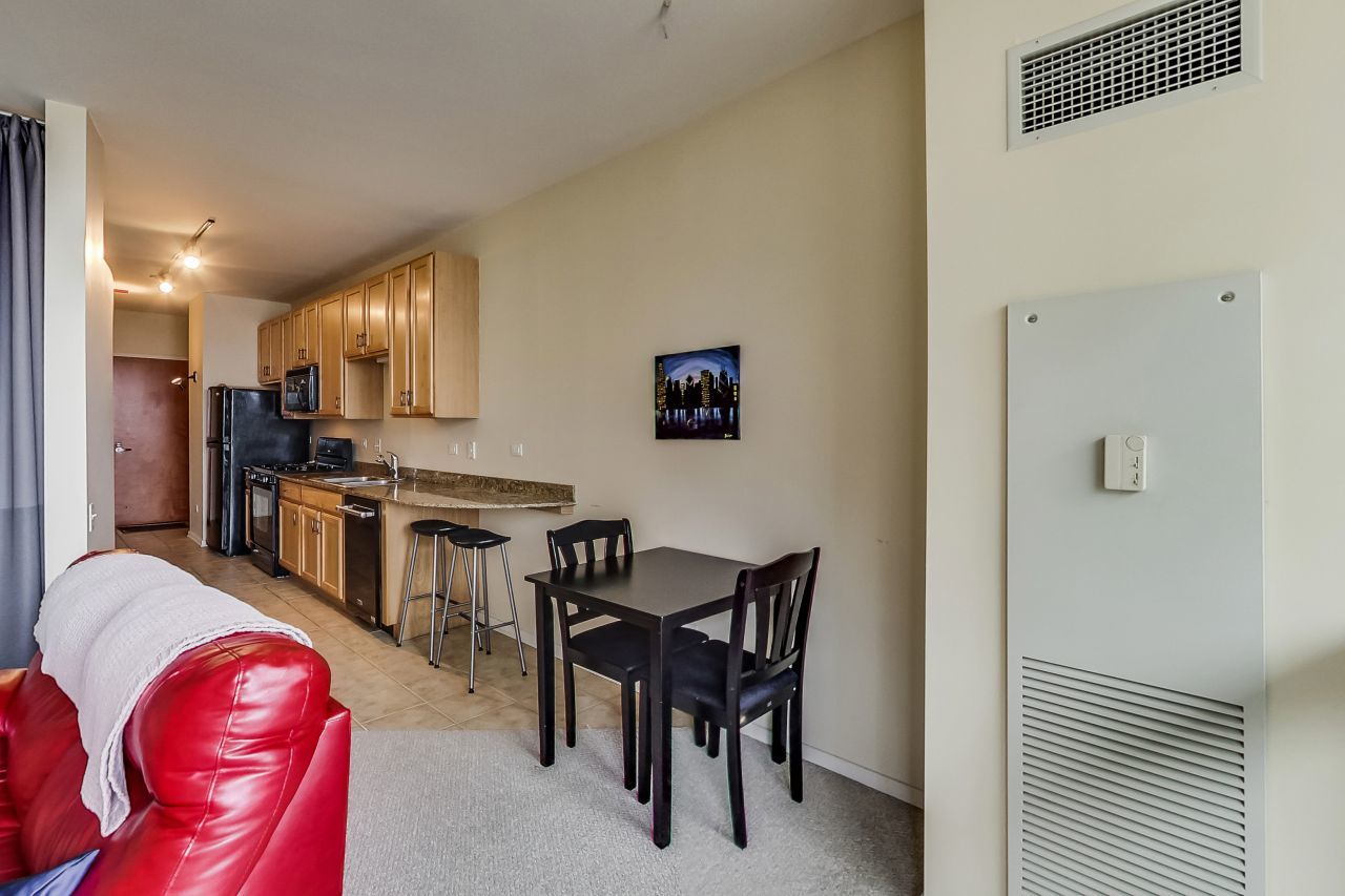 210 S Desplaines Street Unit: 803