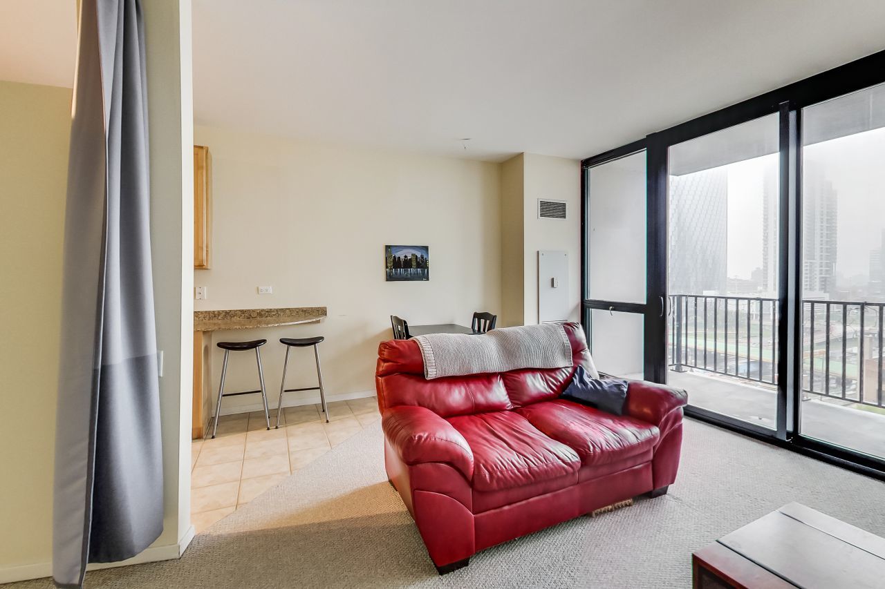 210 S Desplaines Street Unit: 803