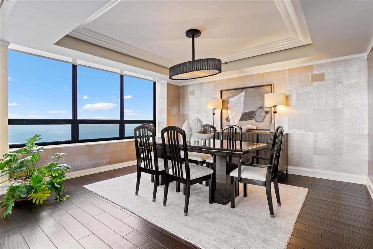 180 E PEARSON Street Unit: 4801