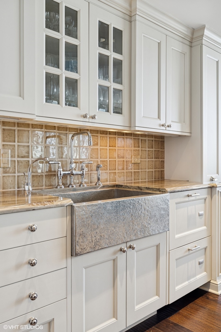 180 E PEARSON Street Unit: 4801