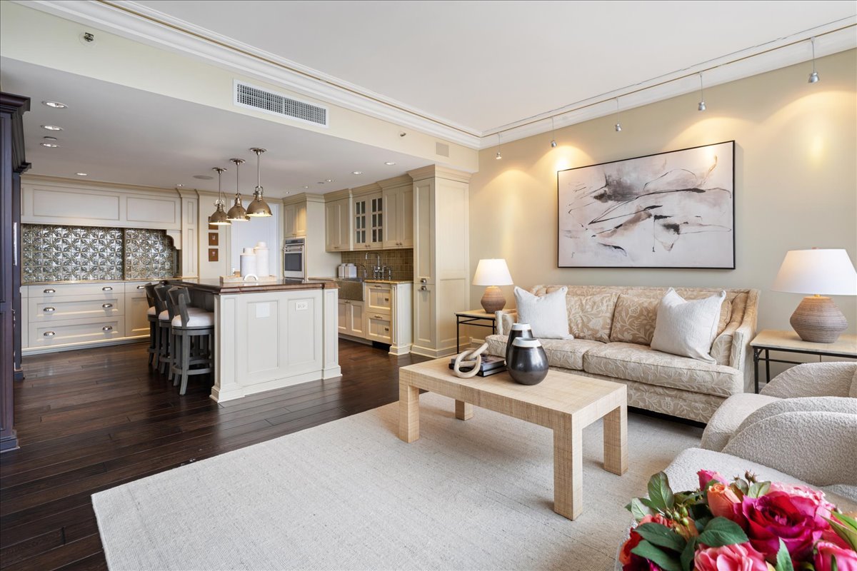 180 E PEARSON Street Unit: 4801