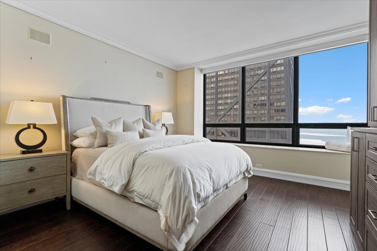 180 E PEARSON Street Unit: 4801