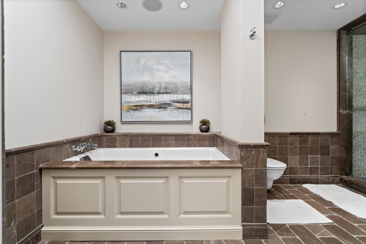 180 E PEARSON Street Unit: 4801