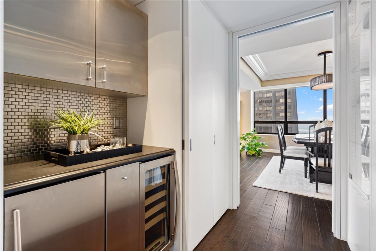 180 E PEARSON Street Unit: 4801