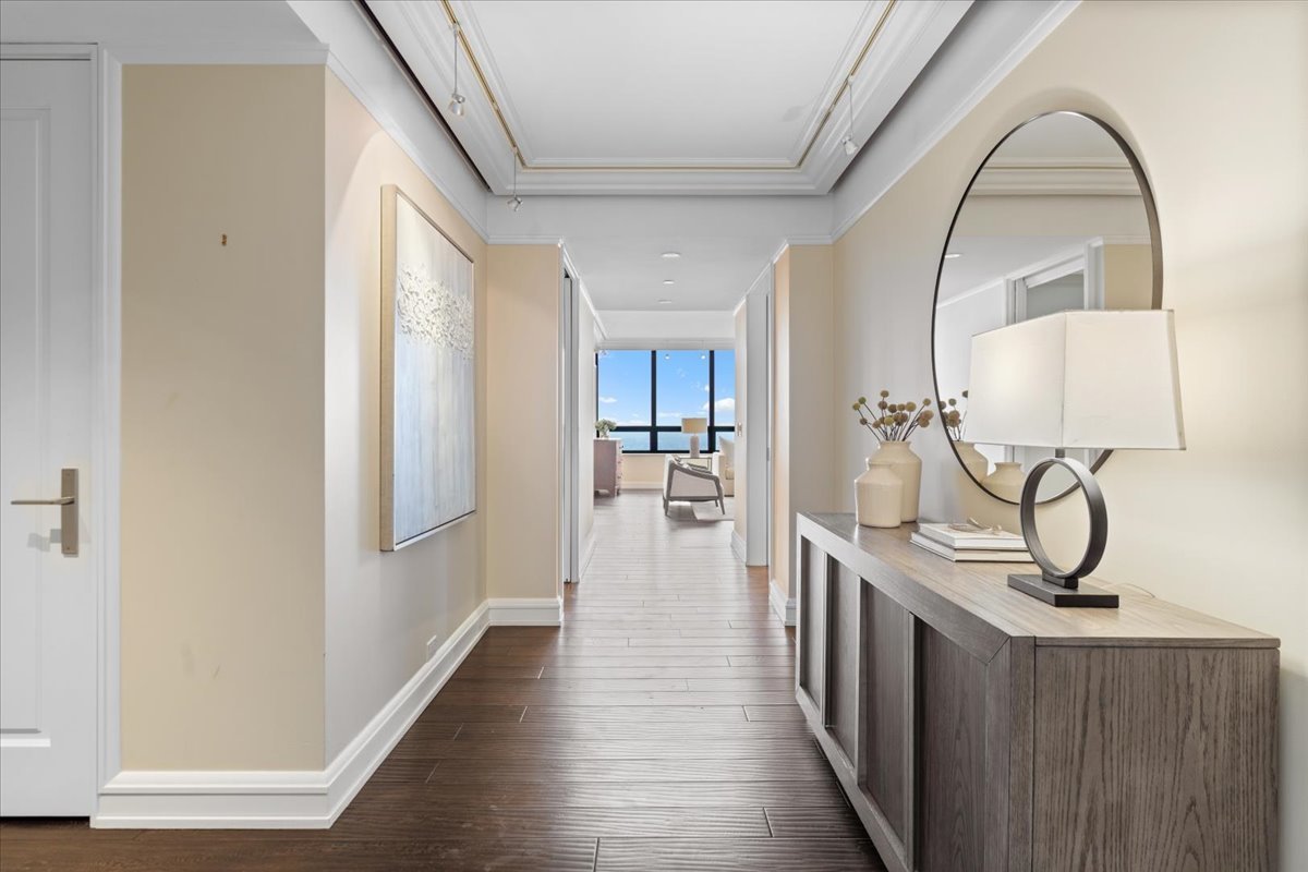 180 E PEARSON Street Unit: 4801