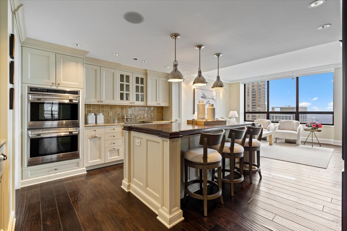 180 E PEARSON Street Unit: 4801