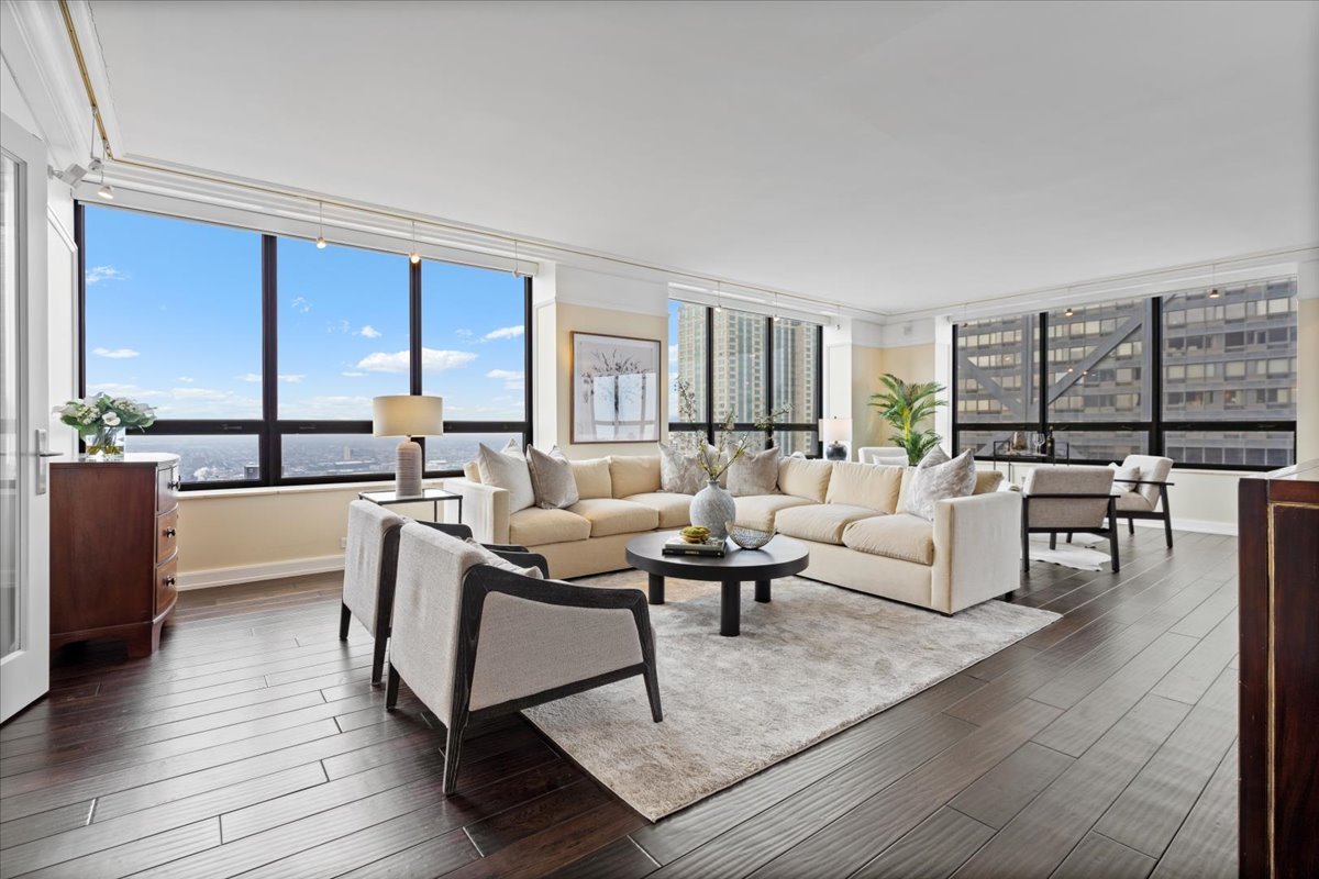 180 E PEARSON Street Unit: 4801