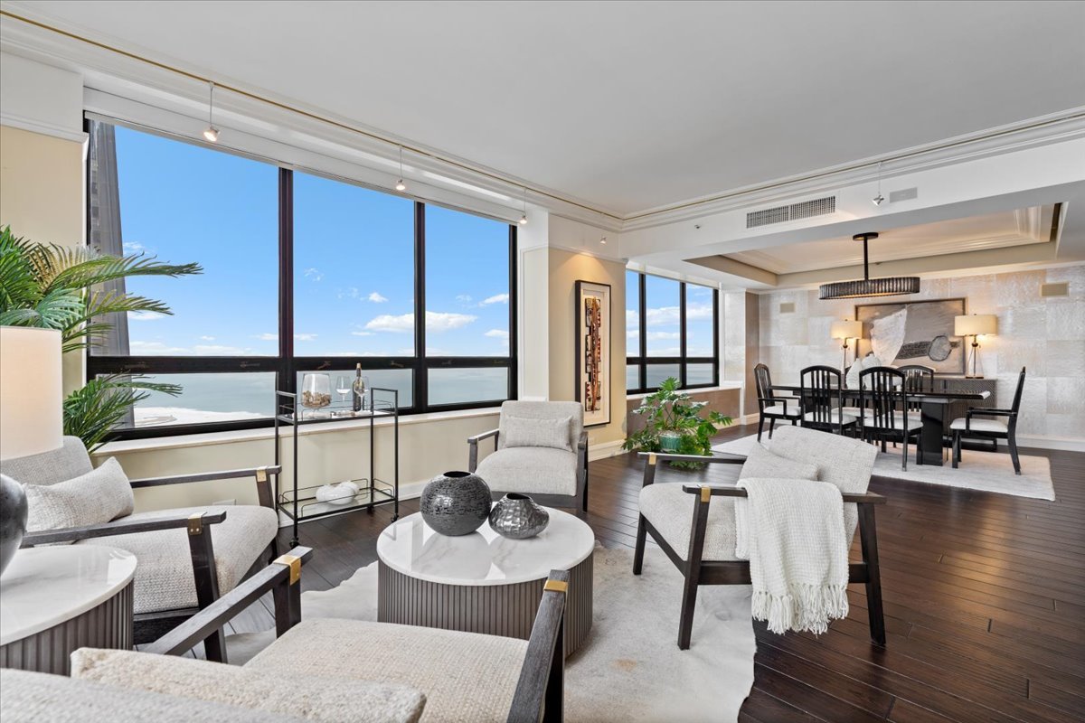 180 E PEARSON Street Unit: 4801