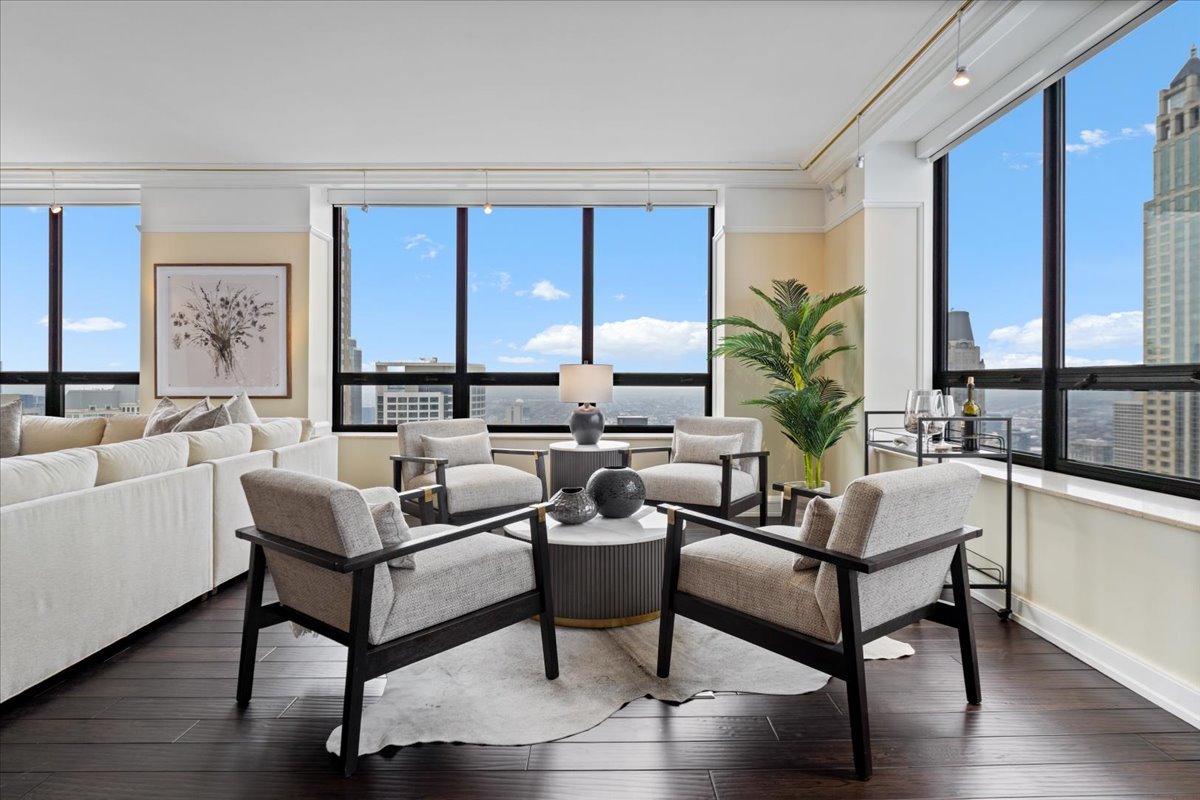 180 E PEARSON Street Unit: 4801