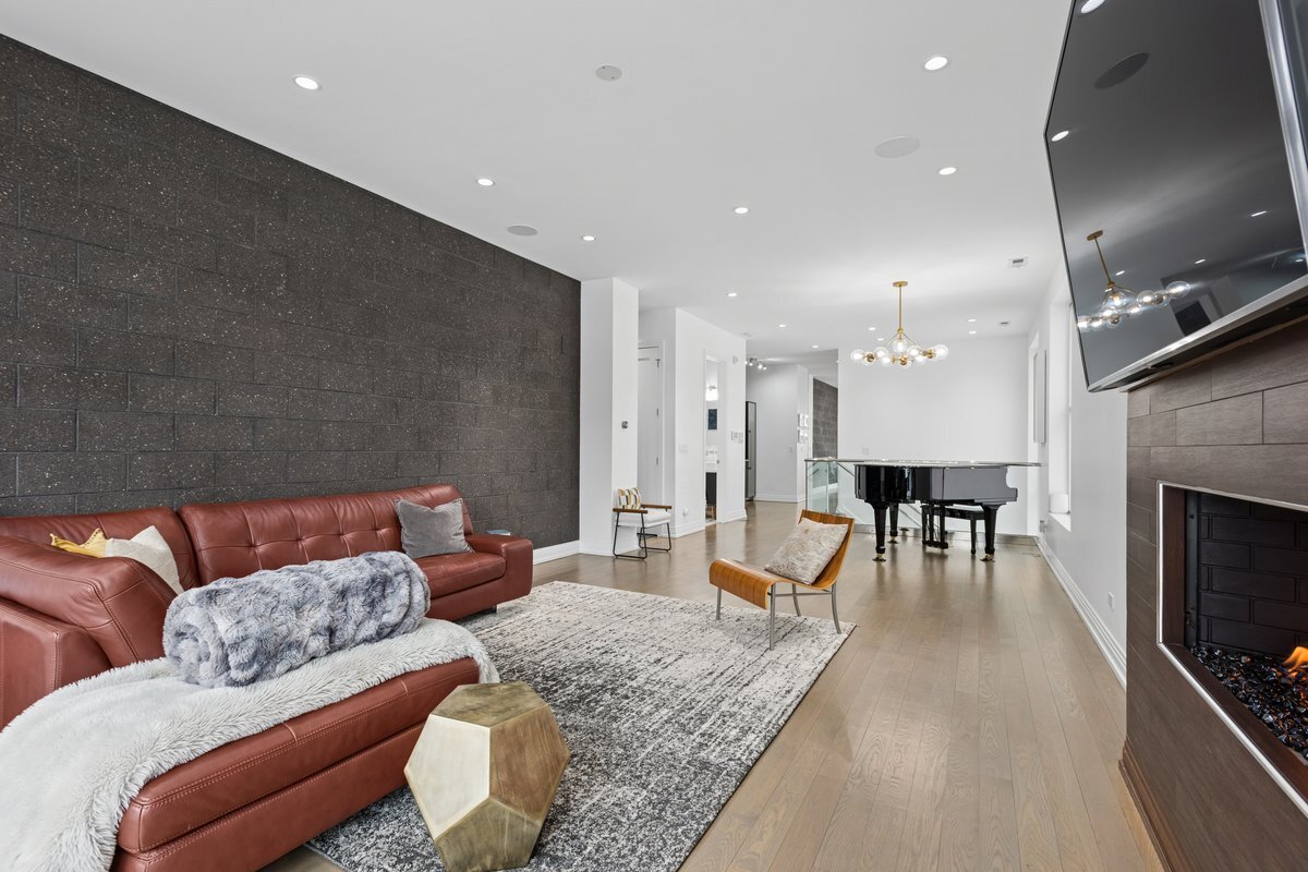 1437 W Diversey Parkway Unit: 1W