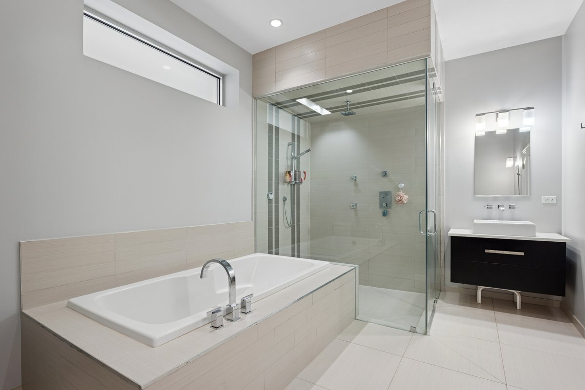 1437 W Diversey Parkway Unit: 1W