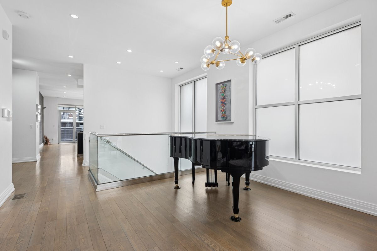 1437 W Diversey Parkway Unit: 1W