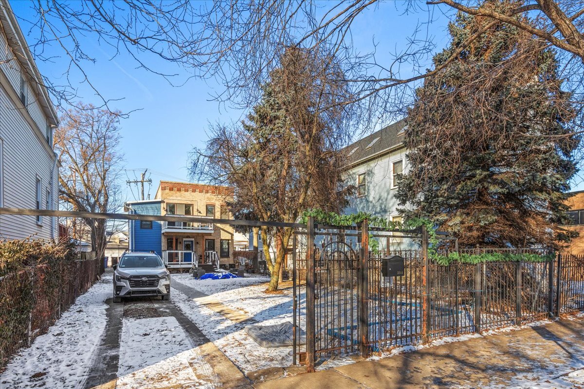 3144 N Spaulding Avenue Unit: 2