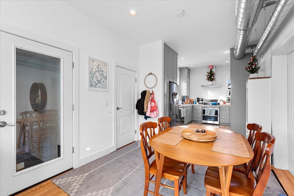 3144 N Spaulding Avenue Unit: 2