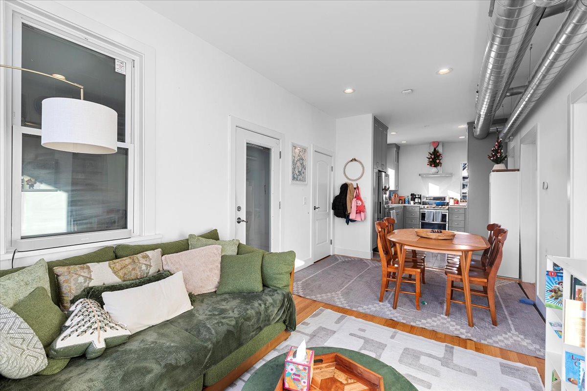 3144 N Spaulding Avenue Unit: 2