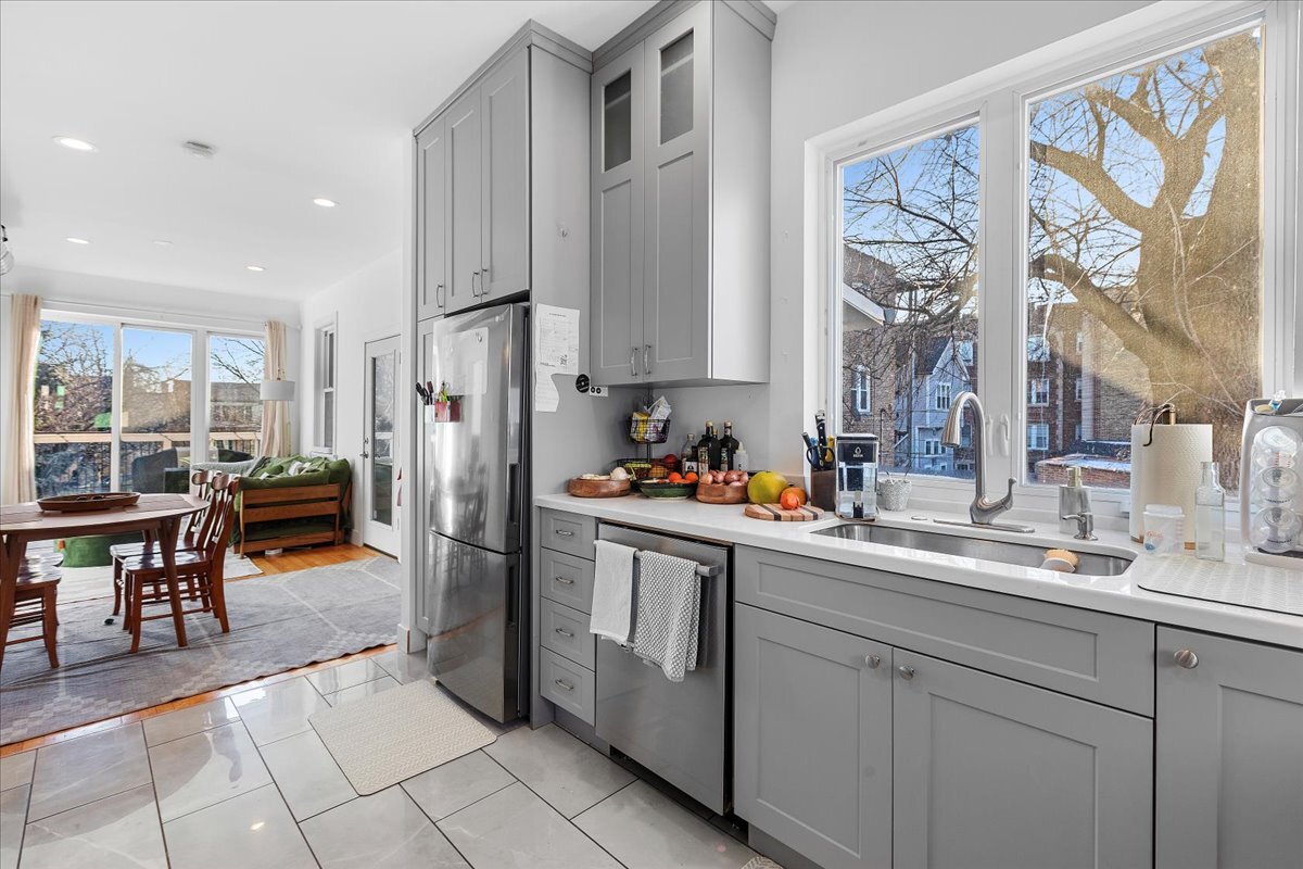 3144 N Spaulding Avenue Unit: 2