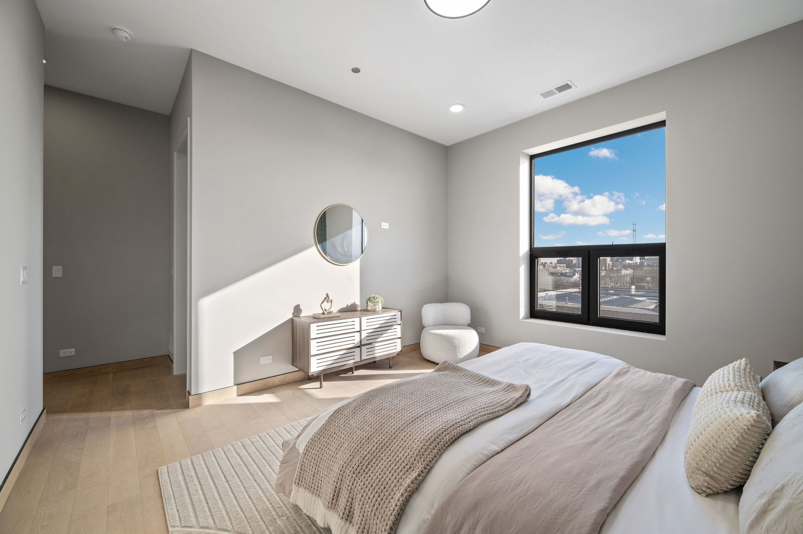 466 N Paulina Street Unit: 203