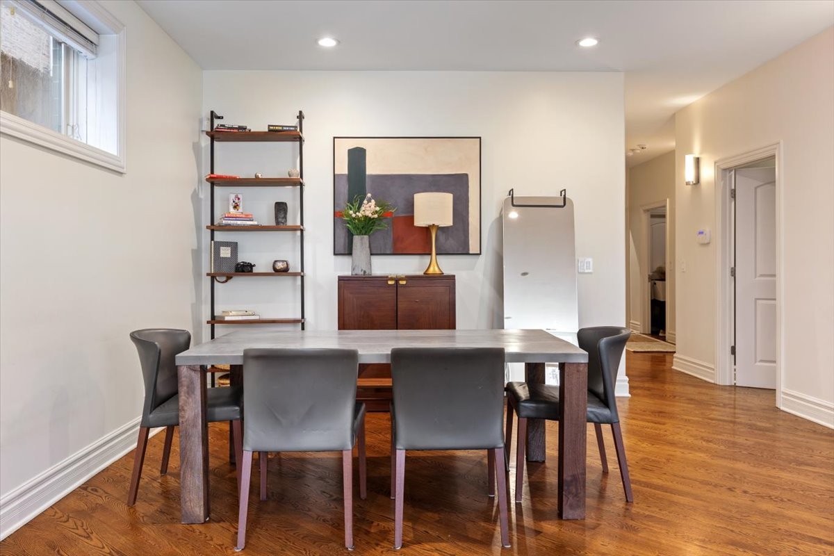 1120 N WOOD Street Unit: 1