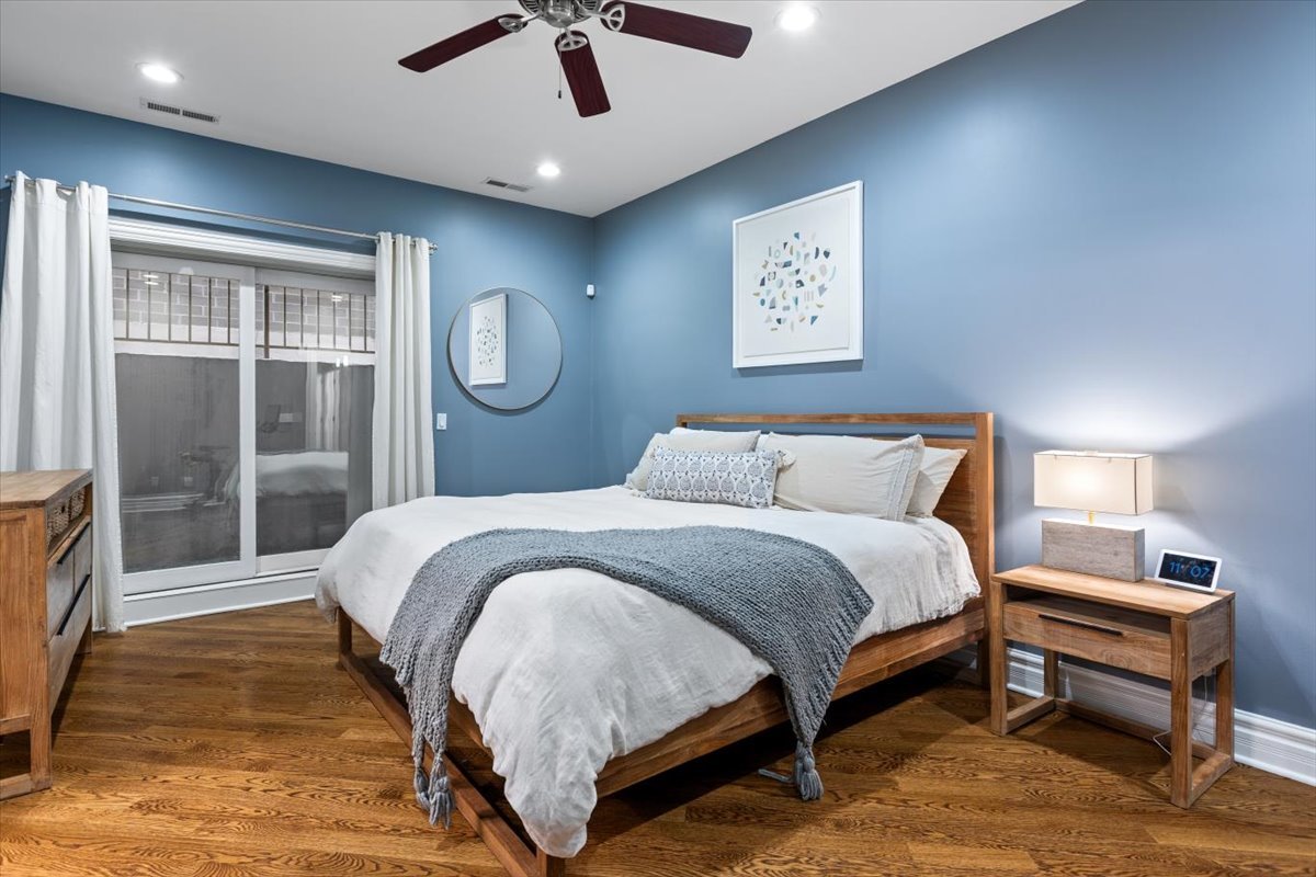 1120 N WOOD Street Unit: 1