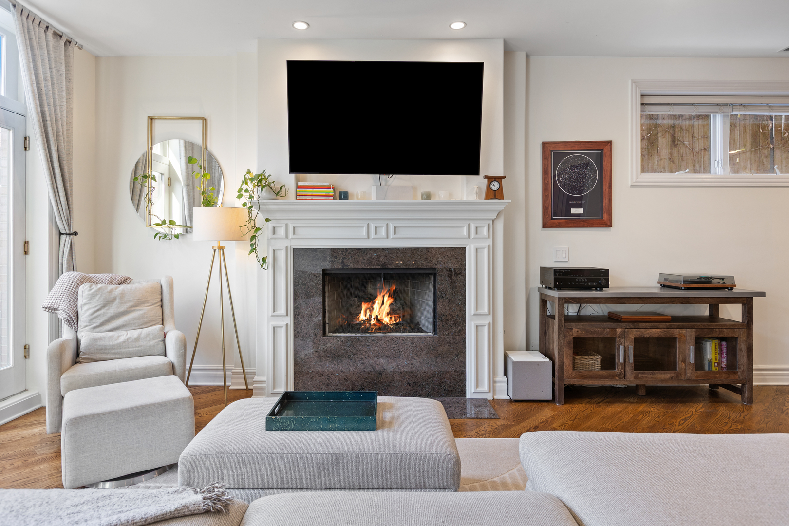 1120 N WOOD Street Unit: 1