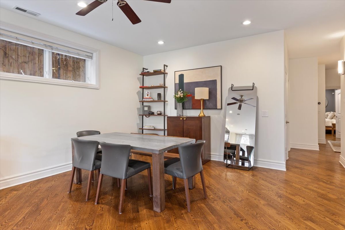 1120 N WOOD Street Unit: 1