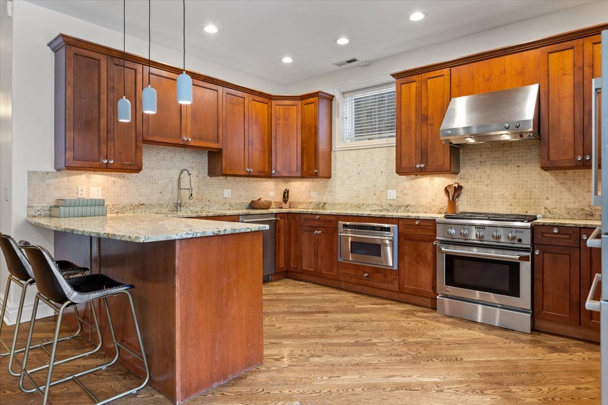 1120 N WOOD Street Unit: 1