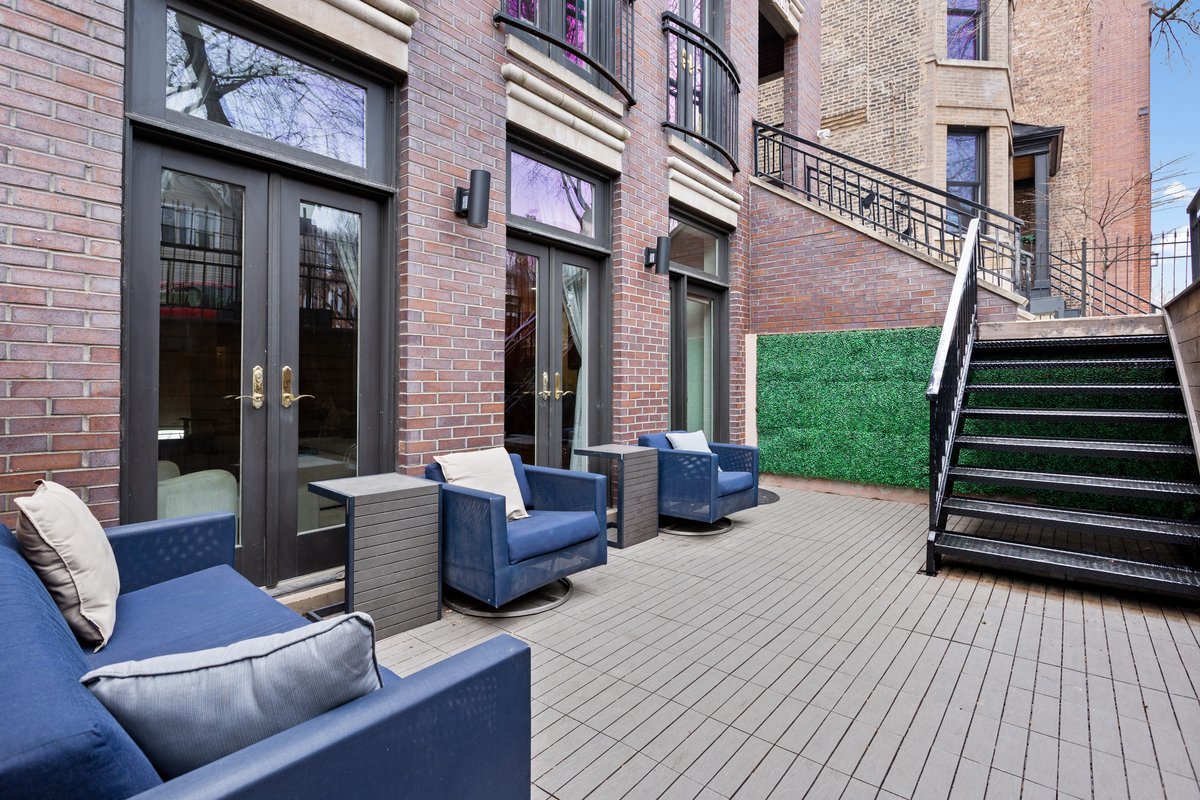 1120 N WOOD Street Unit: 1