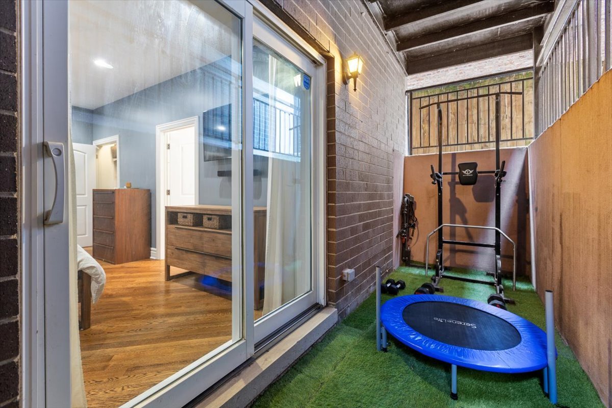 1120 N WOOD Street Unit: 1