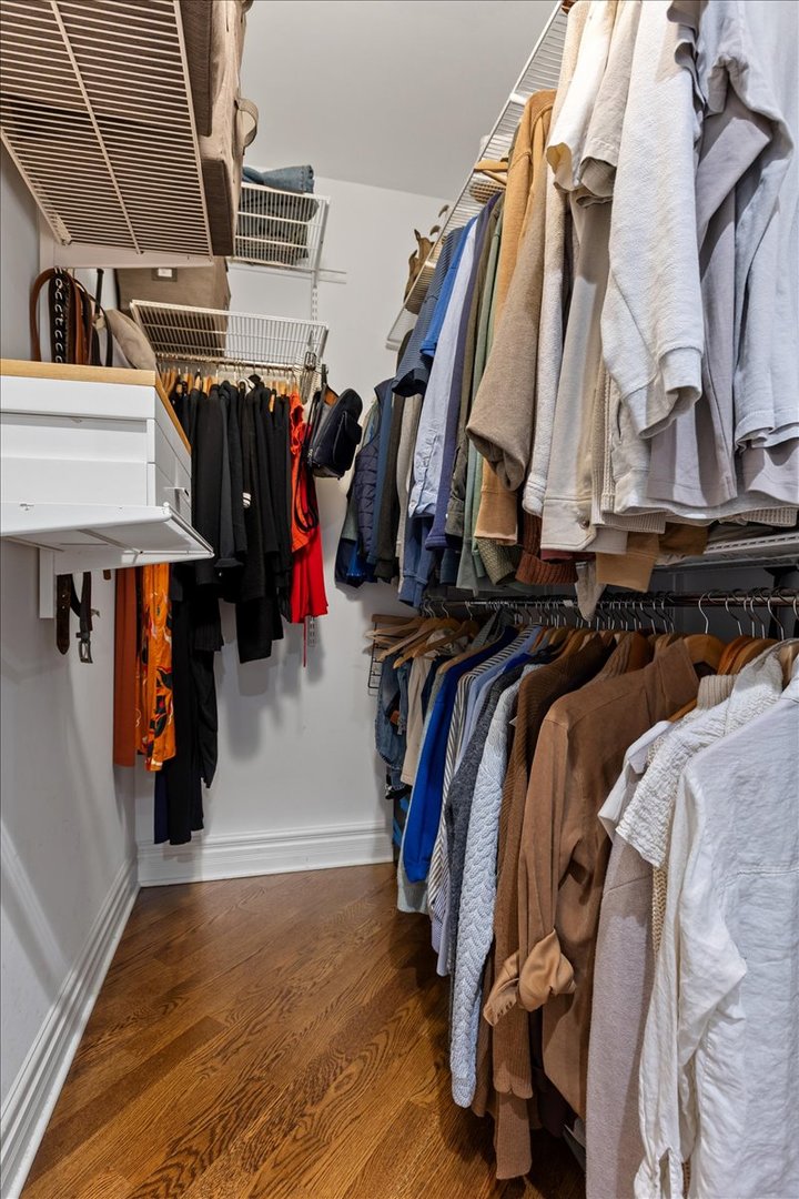 1120 N WOOD Street Unit: 1