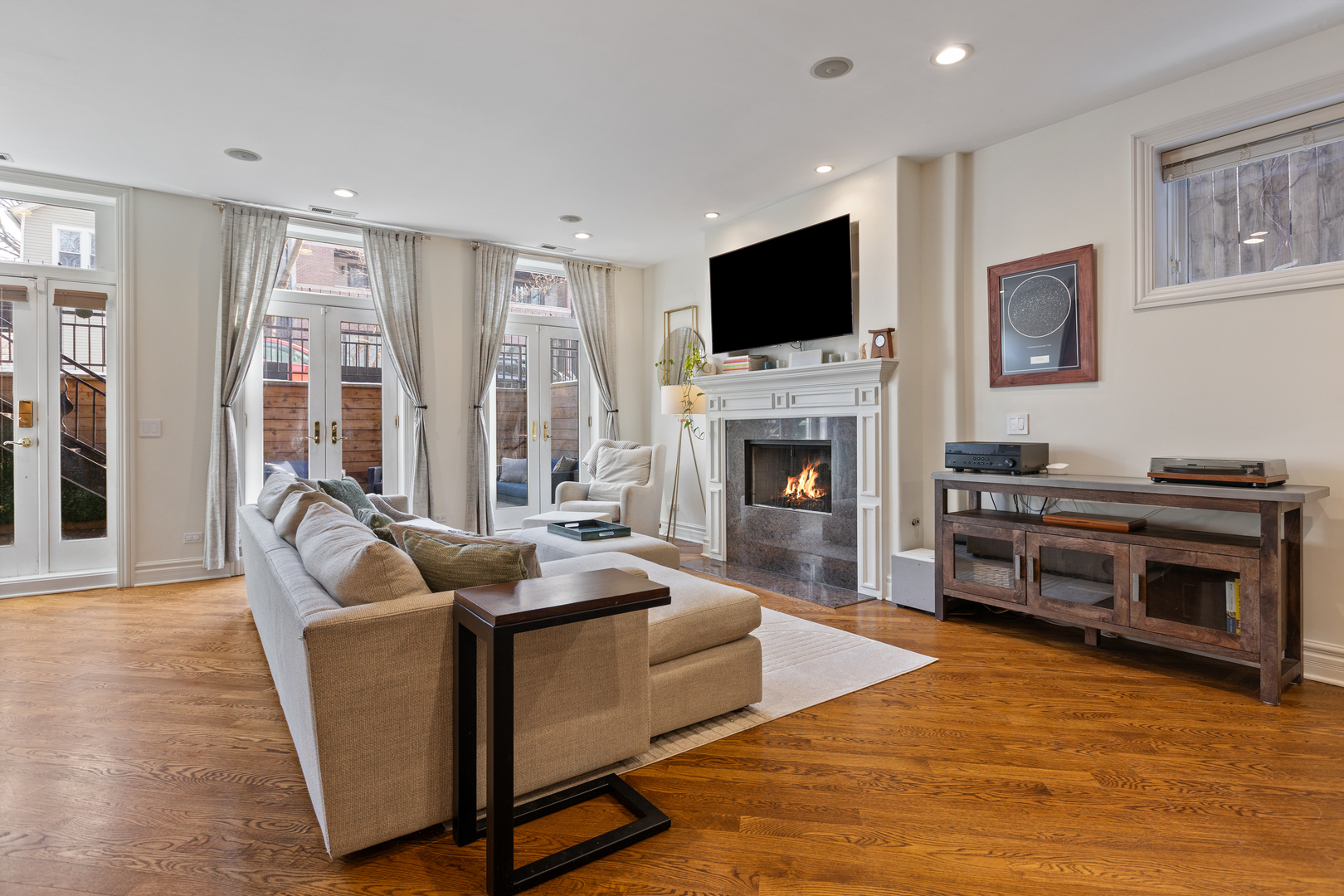 1120 N WOOD Street Unit: 1