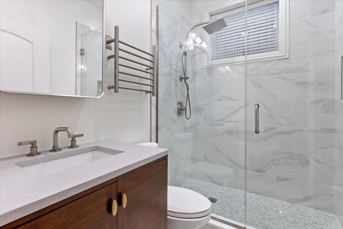 1120 N WOOD Street Unit: 1