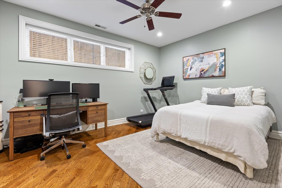 1120 N WOOD Street Unit: 1