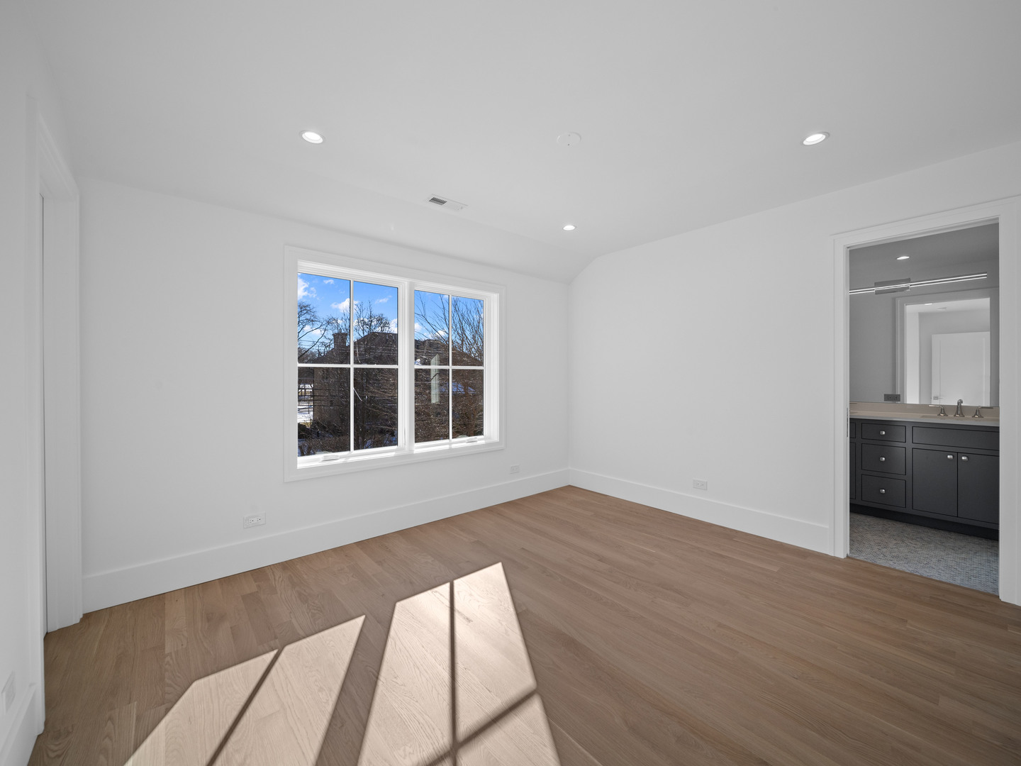 1443 Hawthorne Lane
