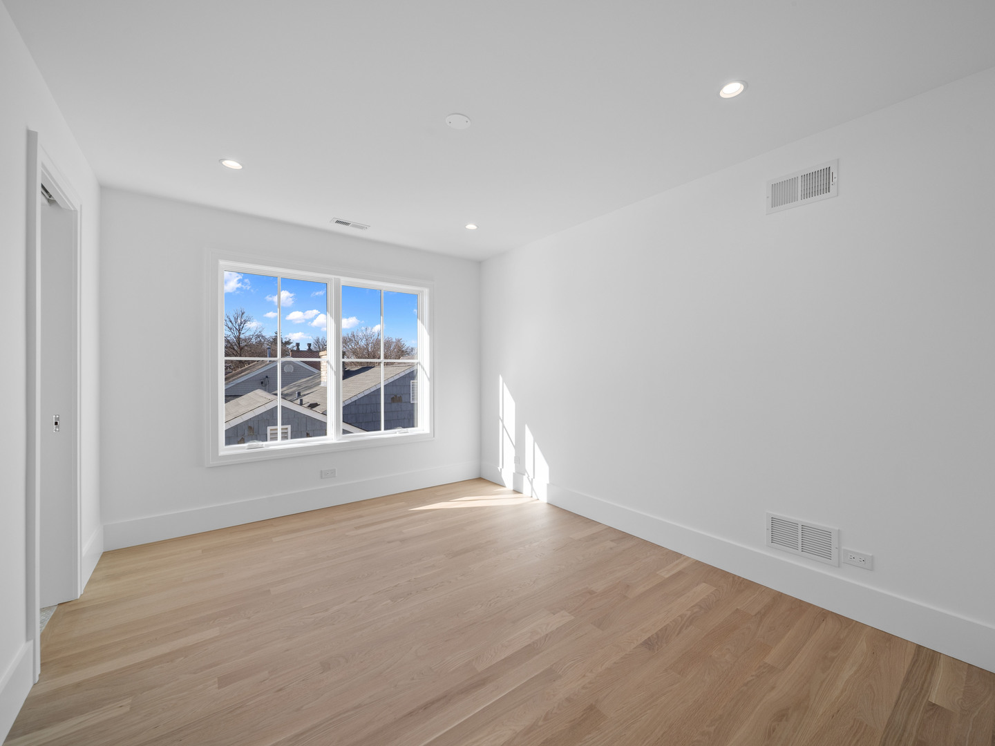 1443 Hawthorne Lane