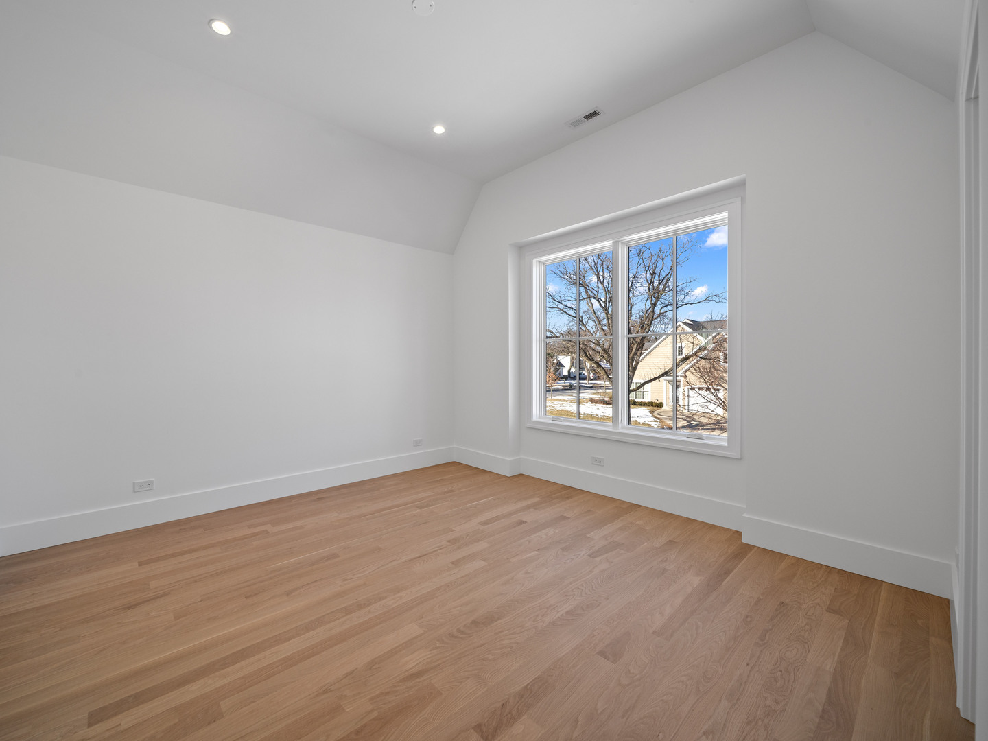 1443 Hawthorne Lane
