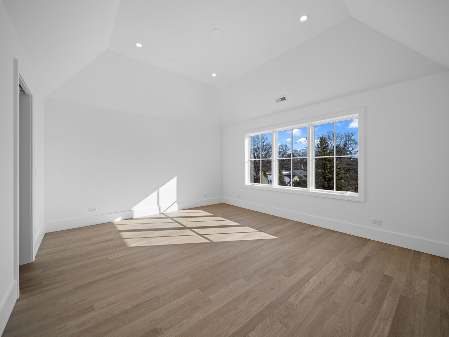 1443 Hawthorne Lane