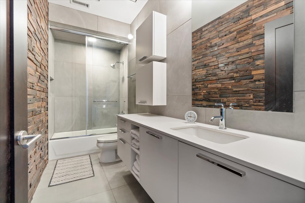 330 S Michigan Avenue Unit: 1807