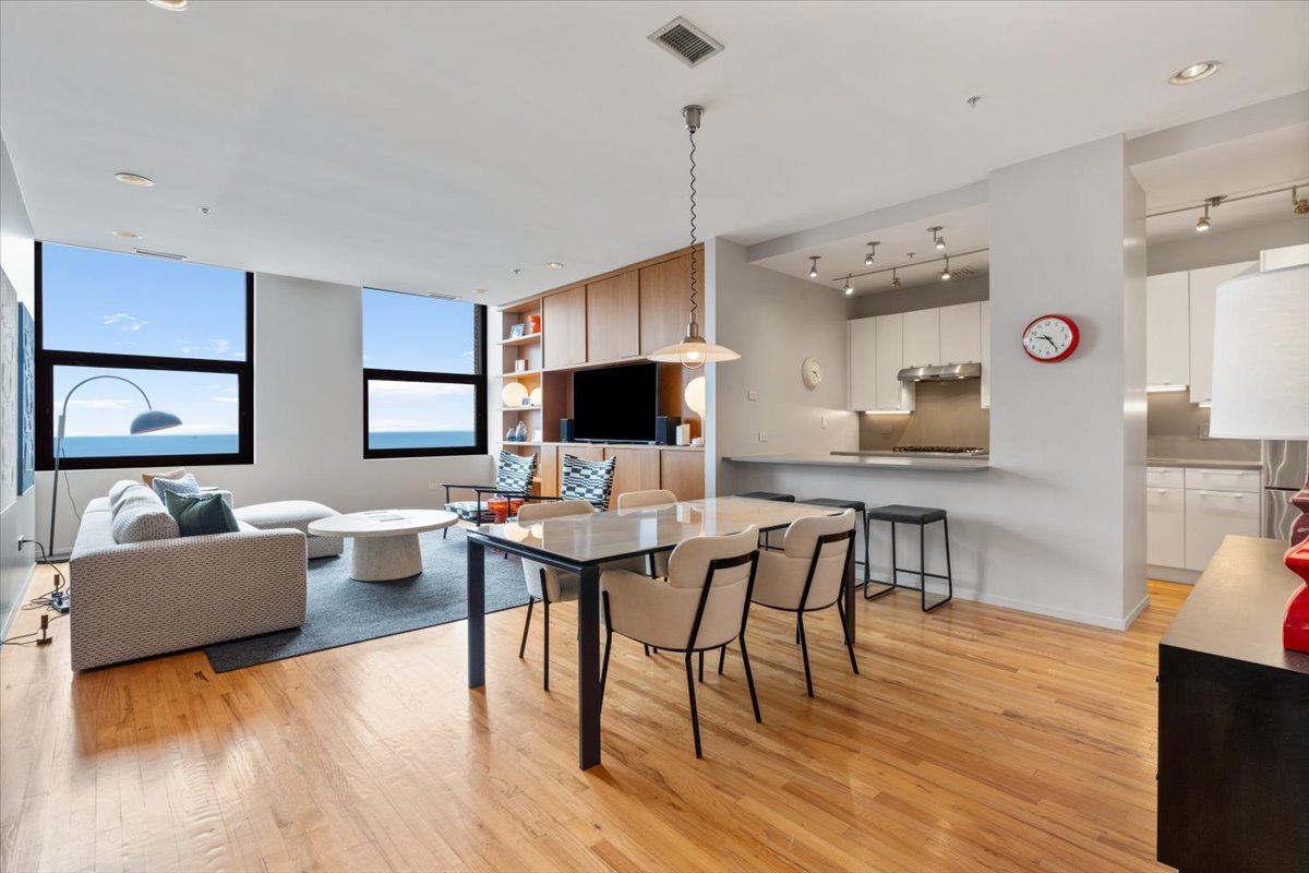 330 S Michigan Avenue Unit: 1807