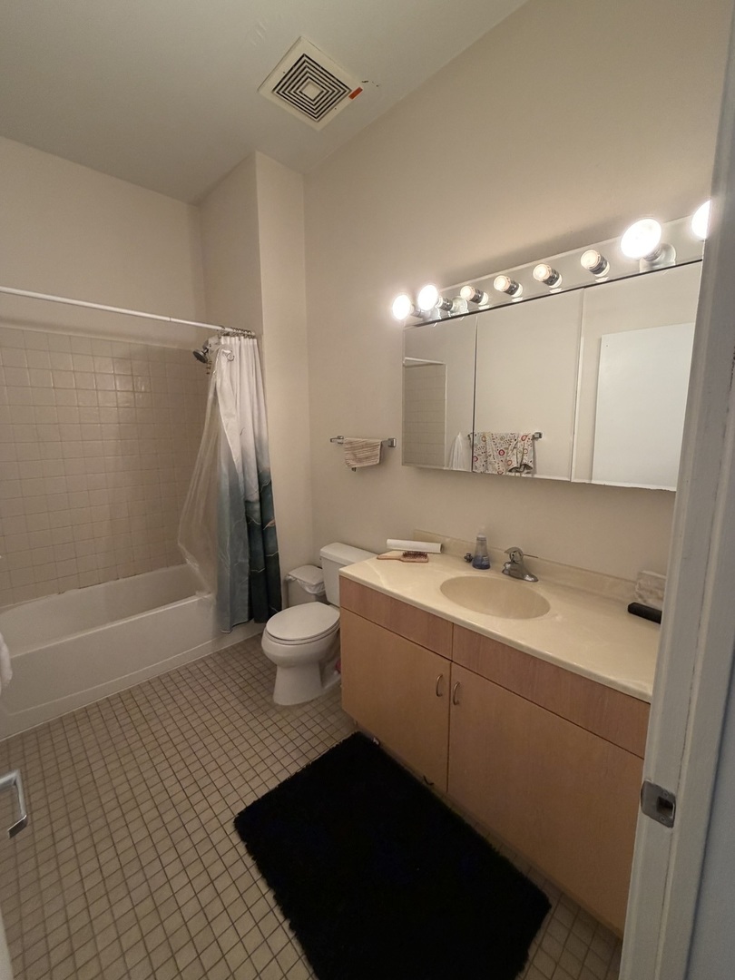 1270 N Milwaukee Avenue Unit: 3